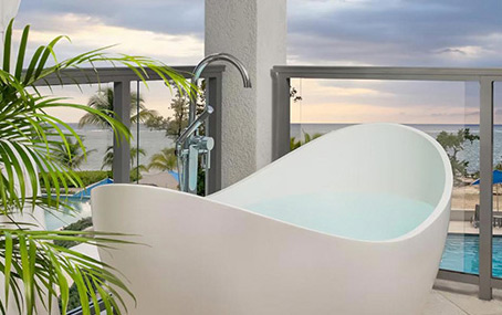 image-starlight-beachfront-club-level-suite-01